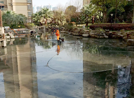 市北景观池淤泥清理